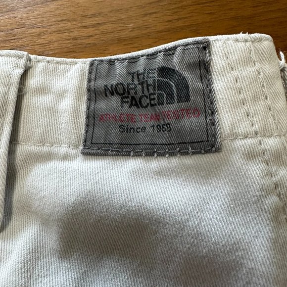 THE NORTH FACE “Never Stop Exploring" Shorts - Picture 5 of 7